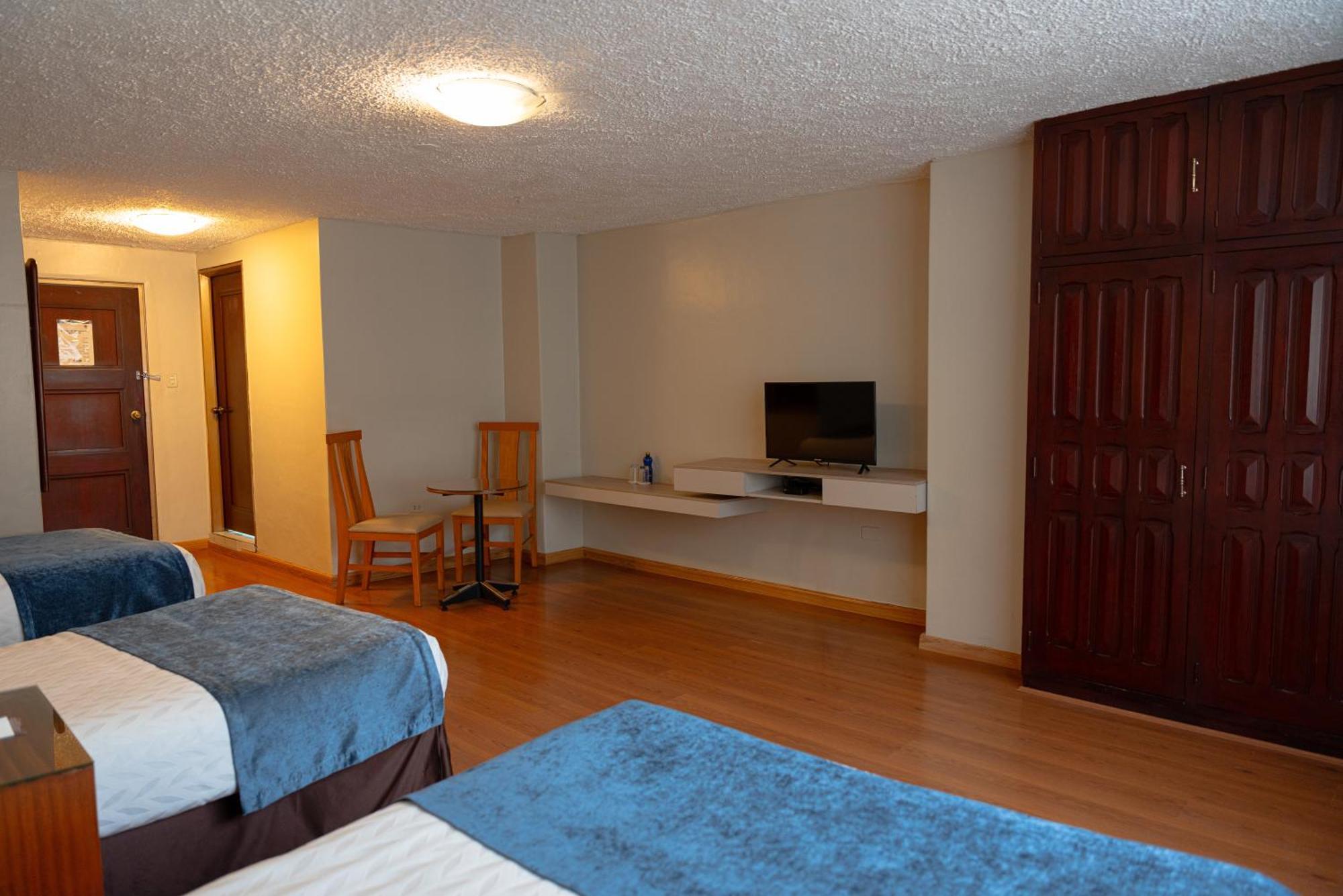 Hotel Santa Monica Куенка Екстериор снимка