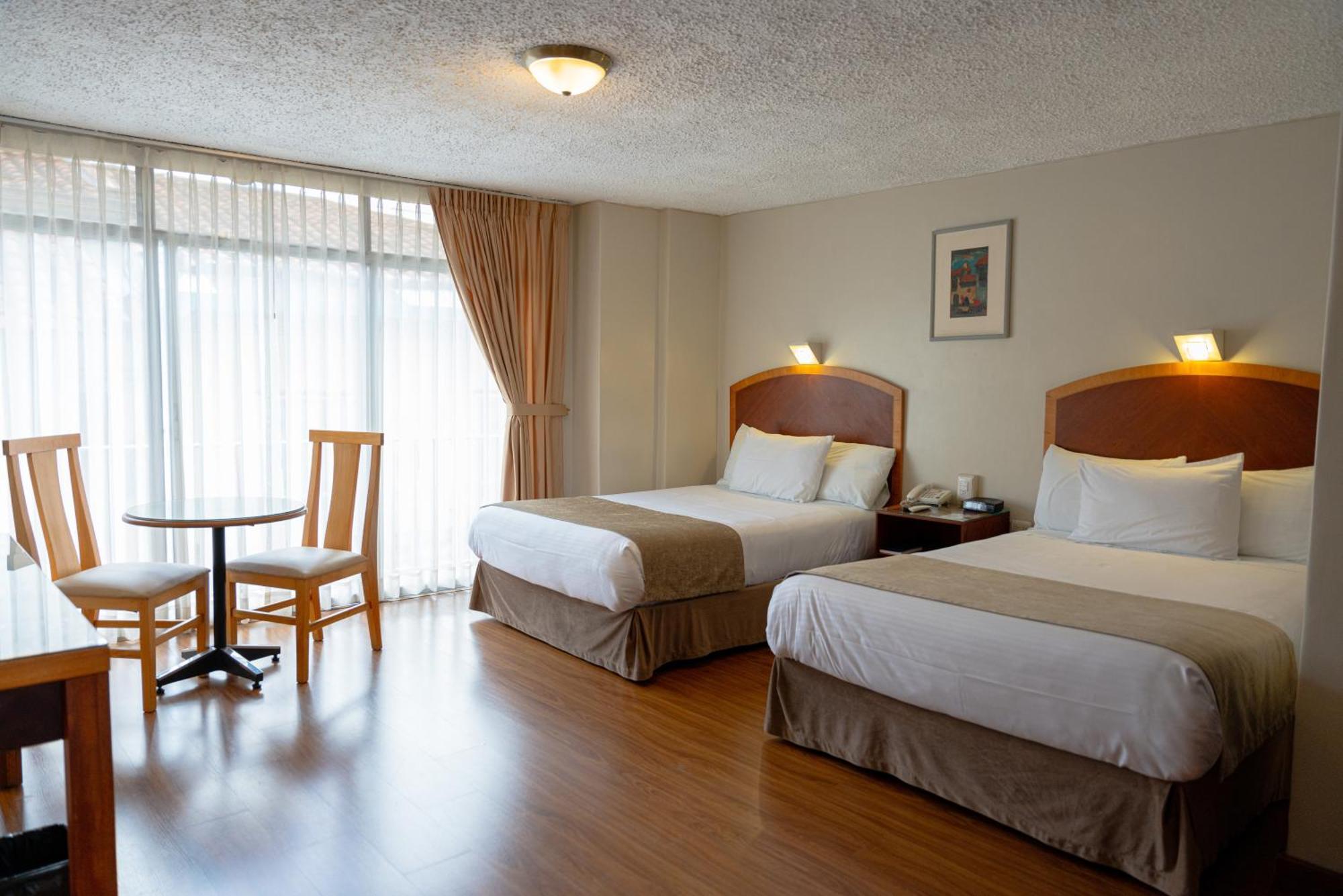 Hotel Santa Monica Куенка Екстериор снимка