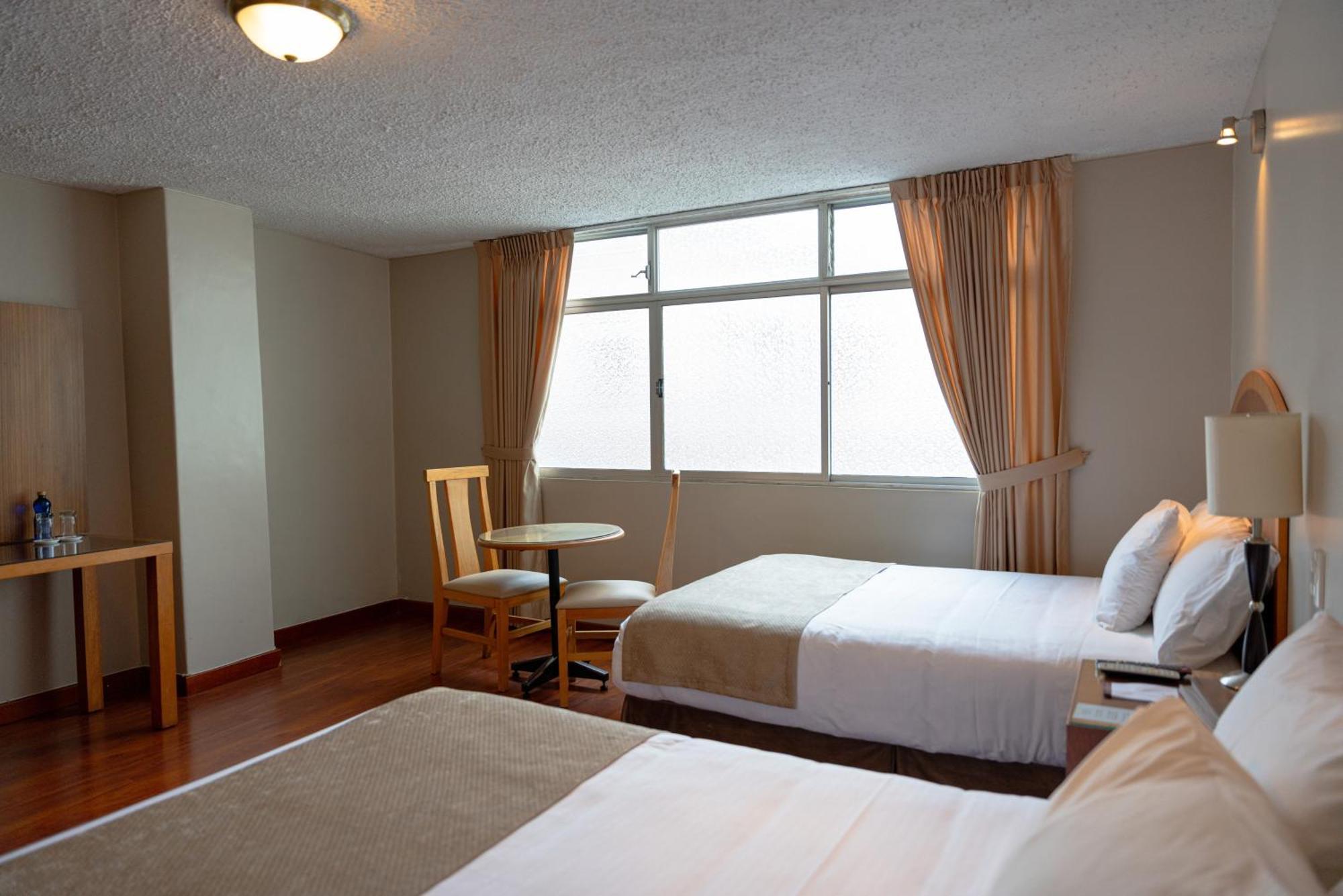 Hotel Santa Monica Куенка Екстериор снимка