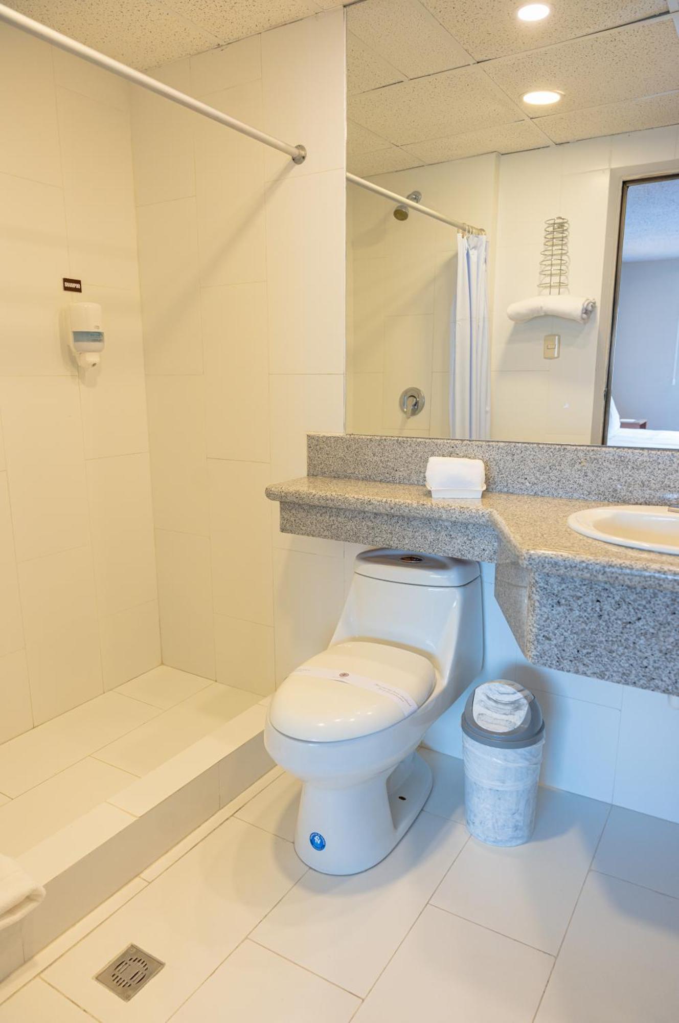Hotel Santa Monica Куенка Екстериор снимка