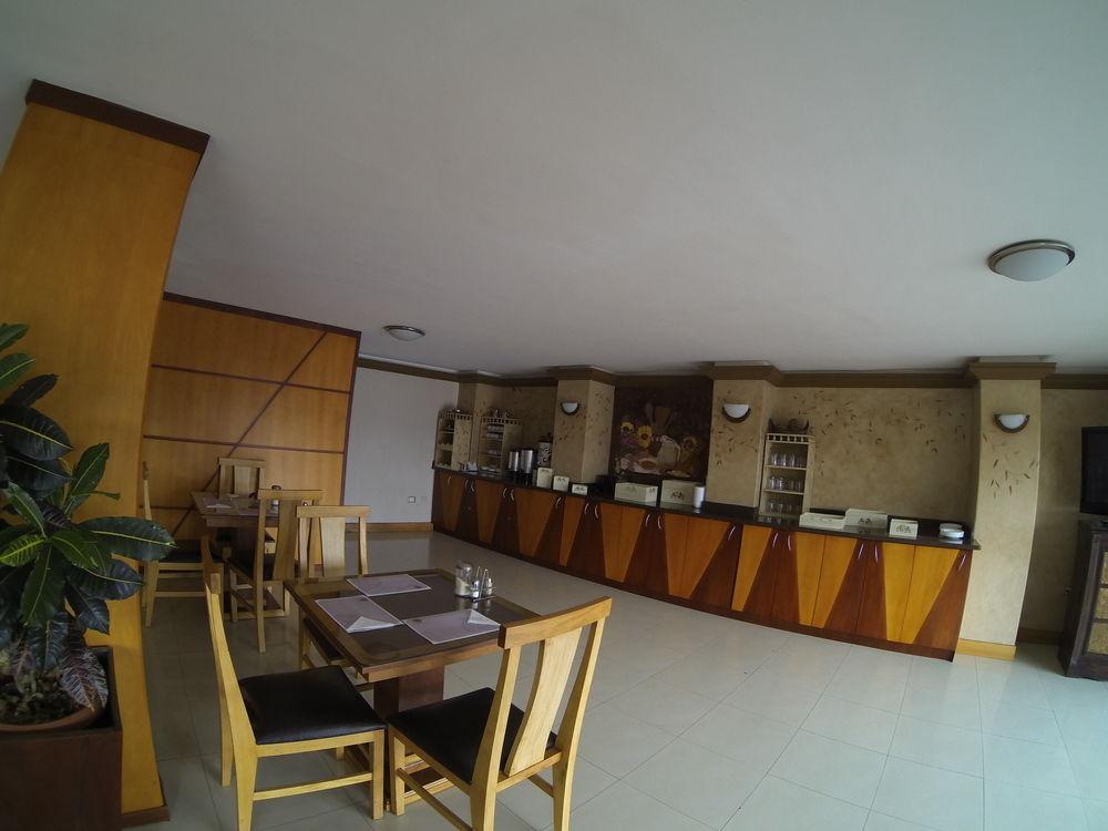 Hotel Santa Monica Куенка Екстериор снимка