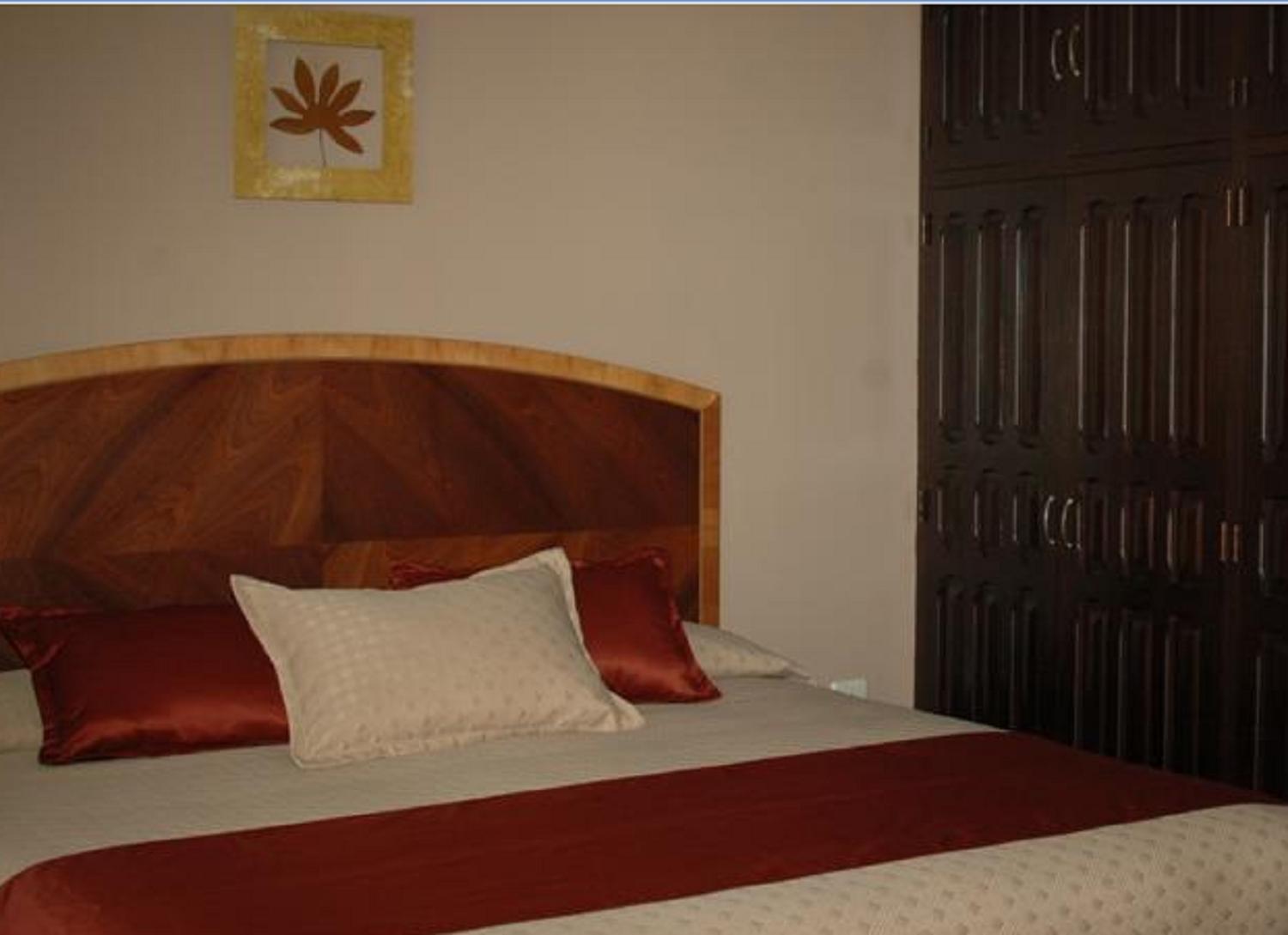 Hotel Santa Monica Куенка Екстериор снимка