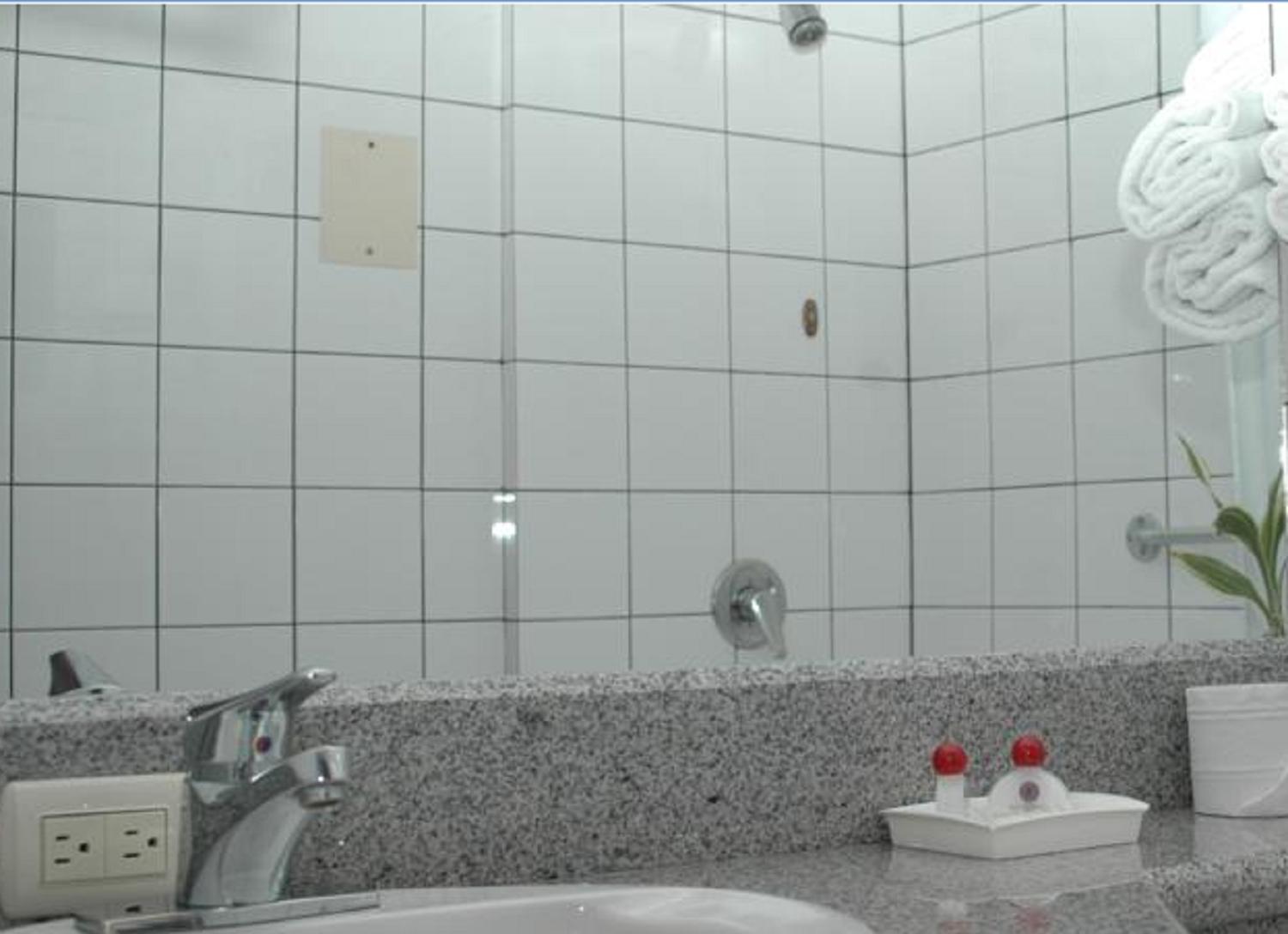 Hotel Santa Monica Куенка Екстериор снимка