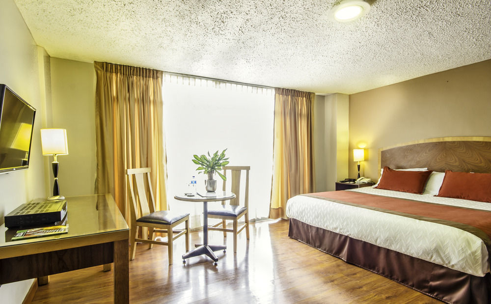 Hotel Santa Monica Куенка Екстериор снимка
