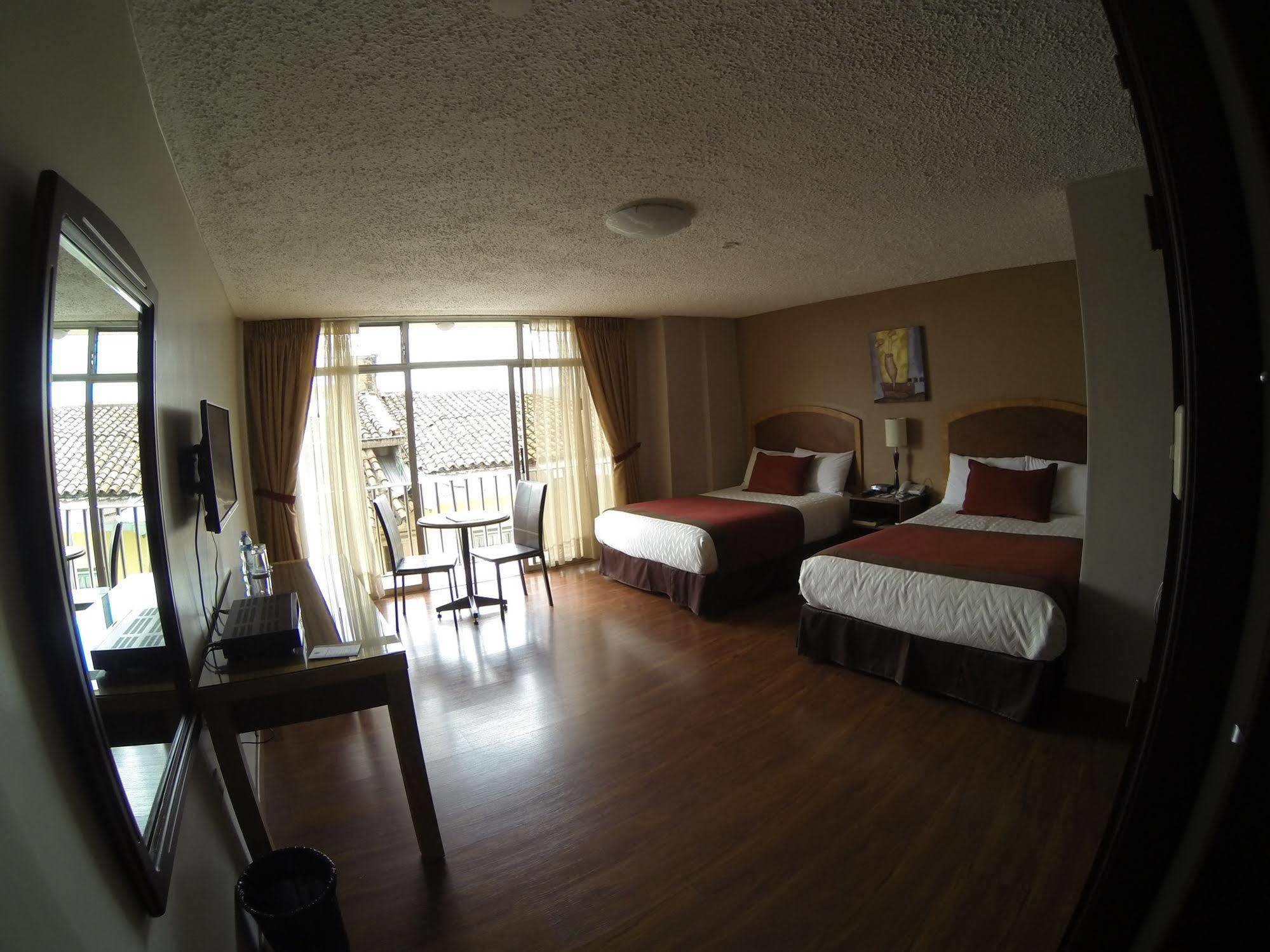 Hotel Santa Monica Куенка Екстериор снимка
