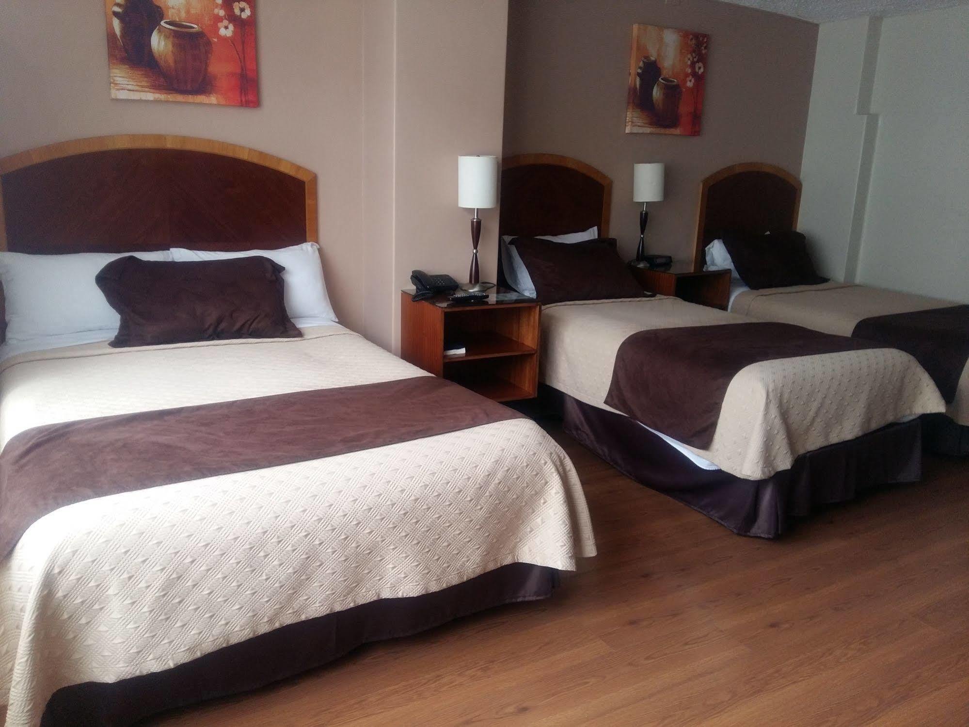 Hotel Santa Monica Куенка Екстериор снимка