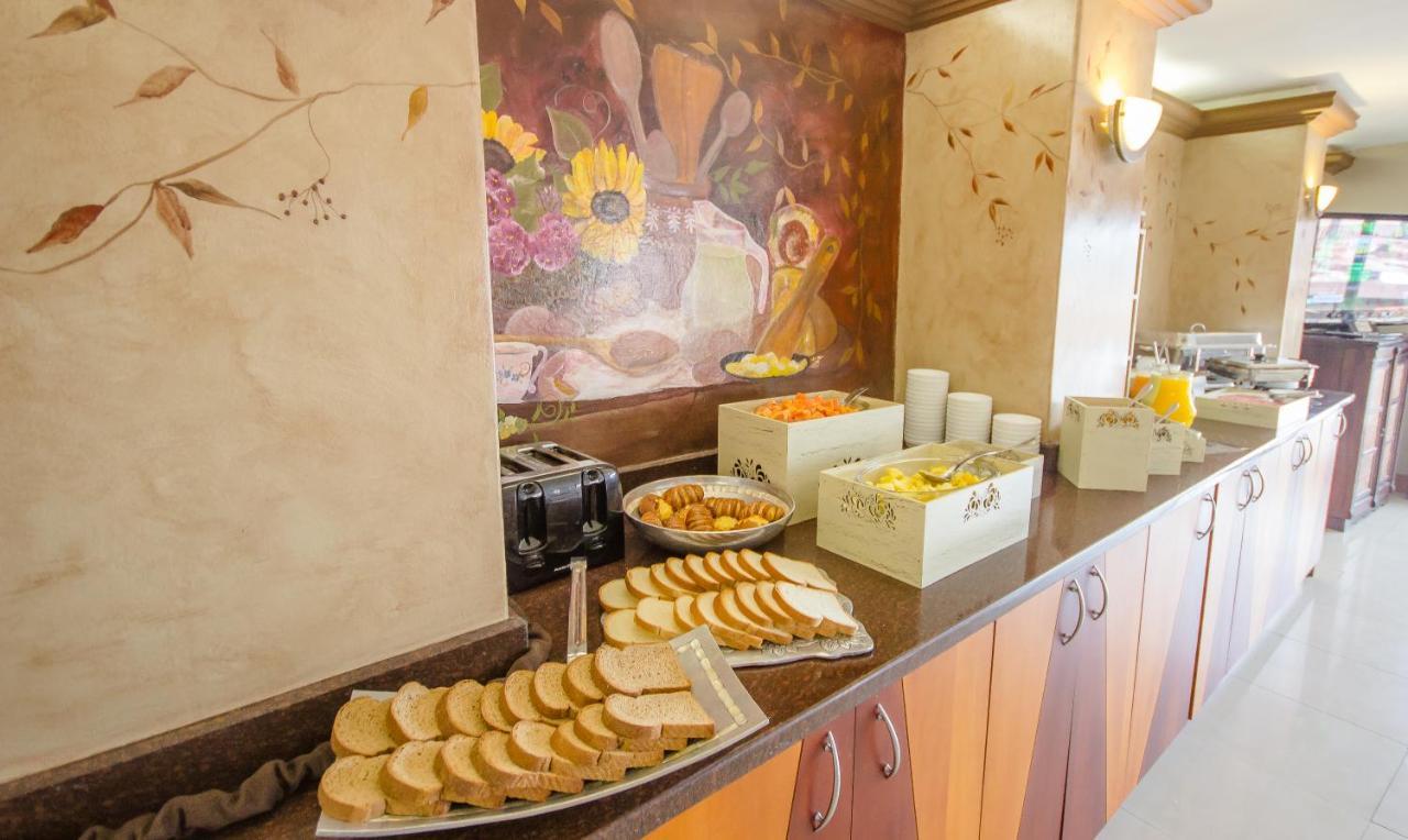 Hotel Santa Monica Куенка Екстериор снимка